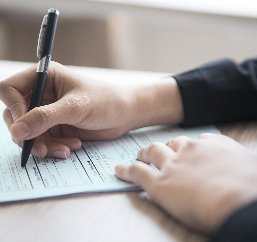 Hands-and-pensil-Signing-contract
