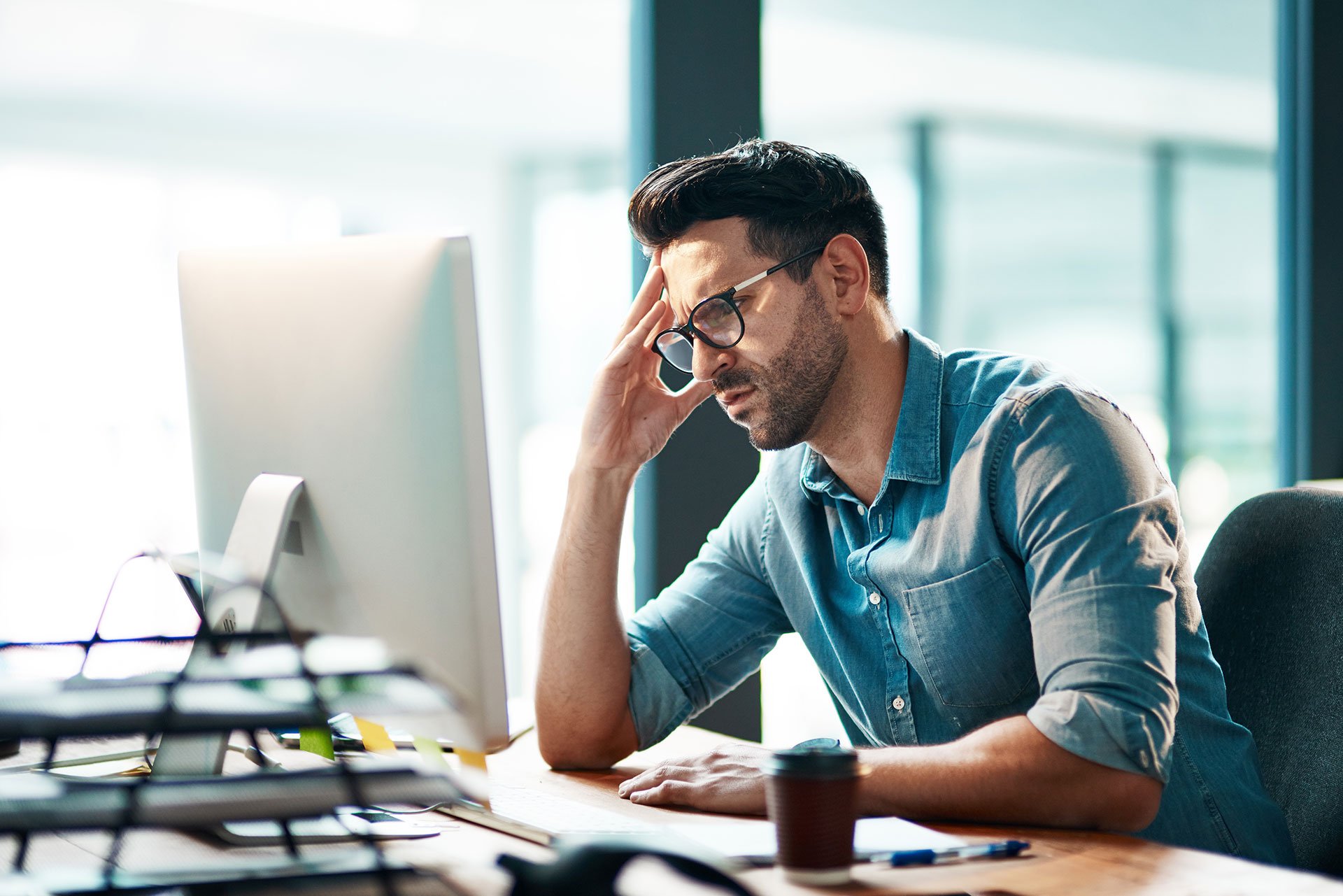 Managed-Services-HERO-Guy-frustrated-hands-to-the-head