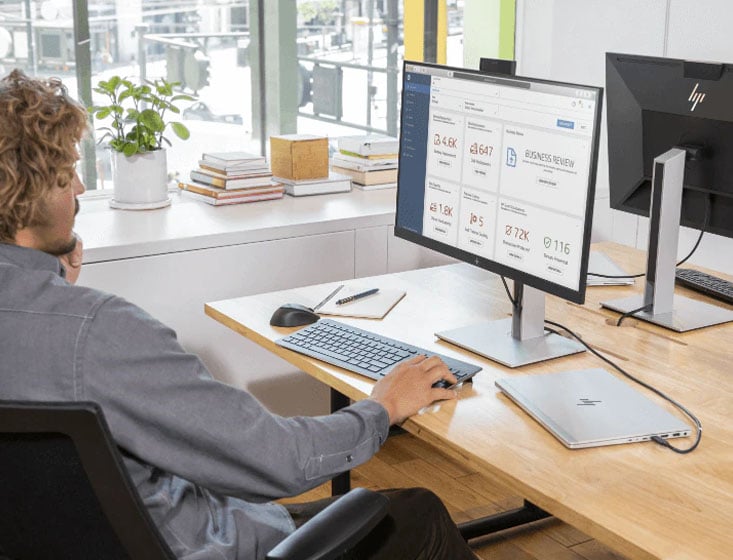 hp-advania-guy-working