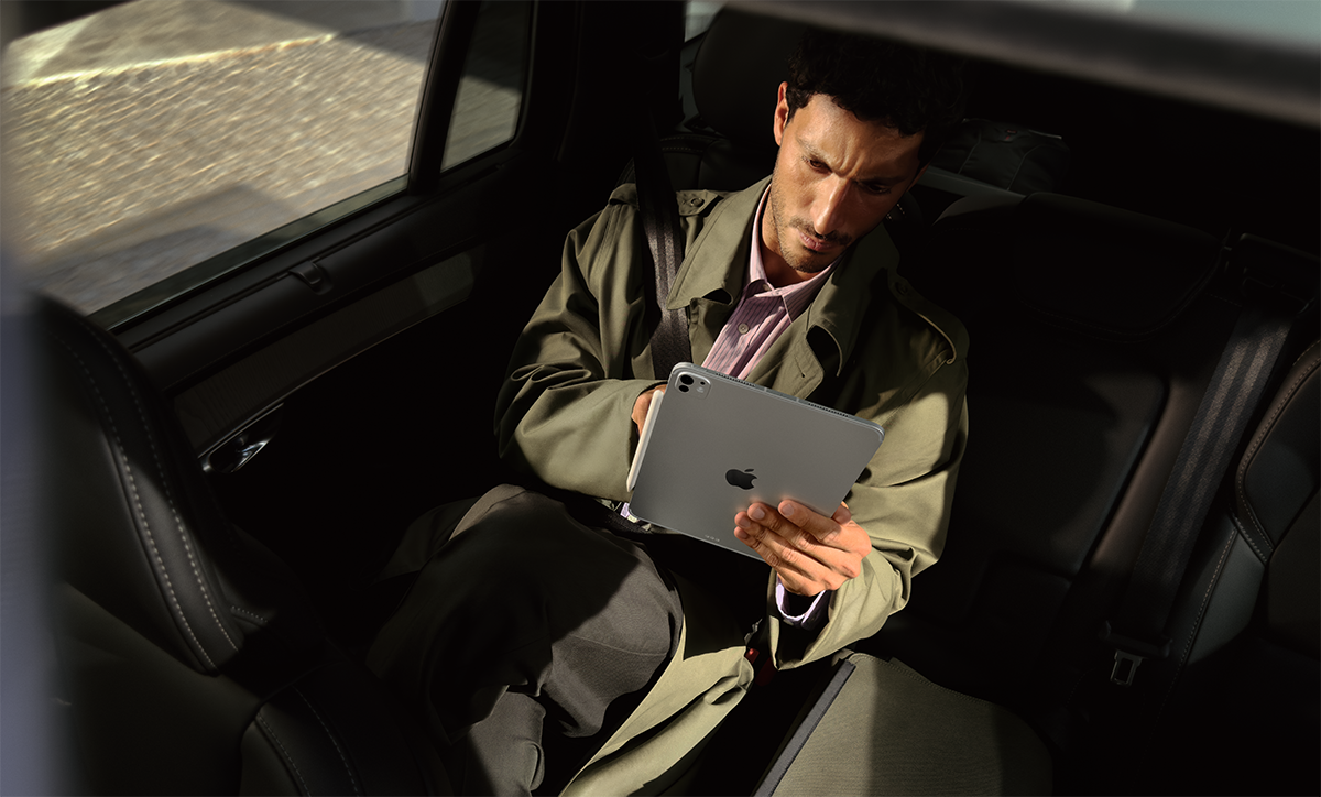 251002_ProdLife-iPadPro11inM4-ApplePencilPro-ConradHotel-Algarve_ALP_i040957_adj_RGB_00-0220-811_v5_LR_f-2